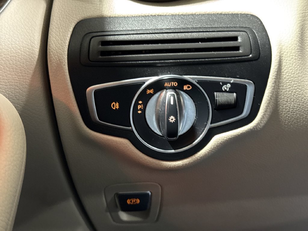 Used 2021 Mercedes-Benz GLC 300 image 18