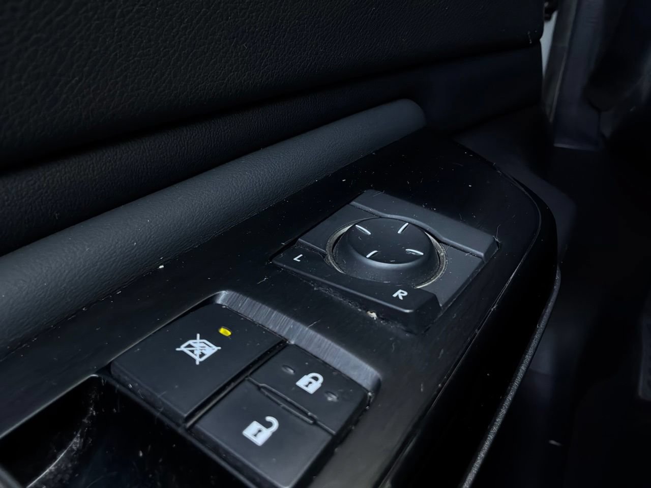 Used 2025 Lexus ES 350 w/ Accessory Package (Z1) FWD image 23