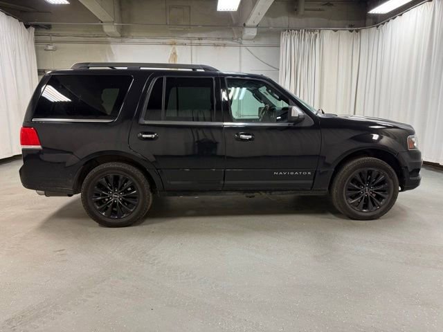 Used 2015 Lincoln Navigator 4WD image 4