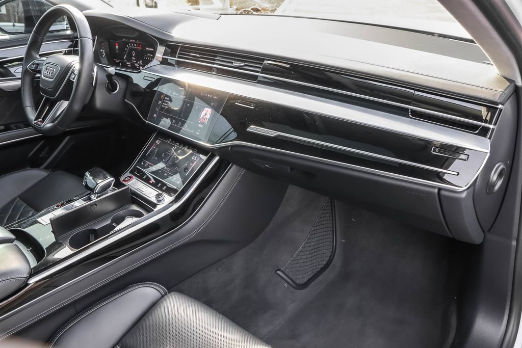 Used 2023 Audi S8 w/ S8 Comfort Plus Package AWD/4WD image 40