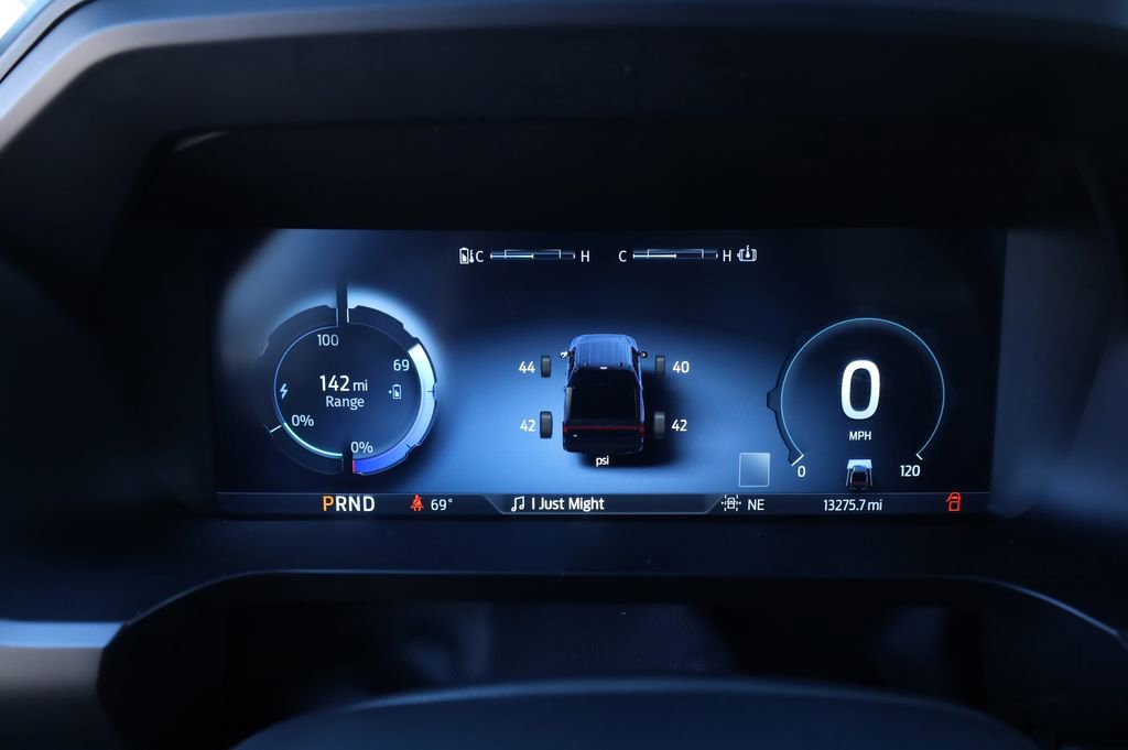 Used 2022 Ford F150 Lightning Lariat image 21