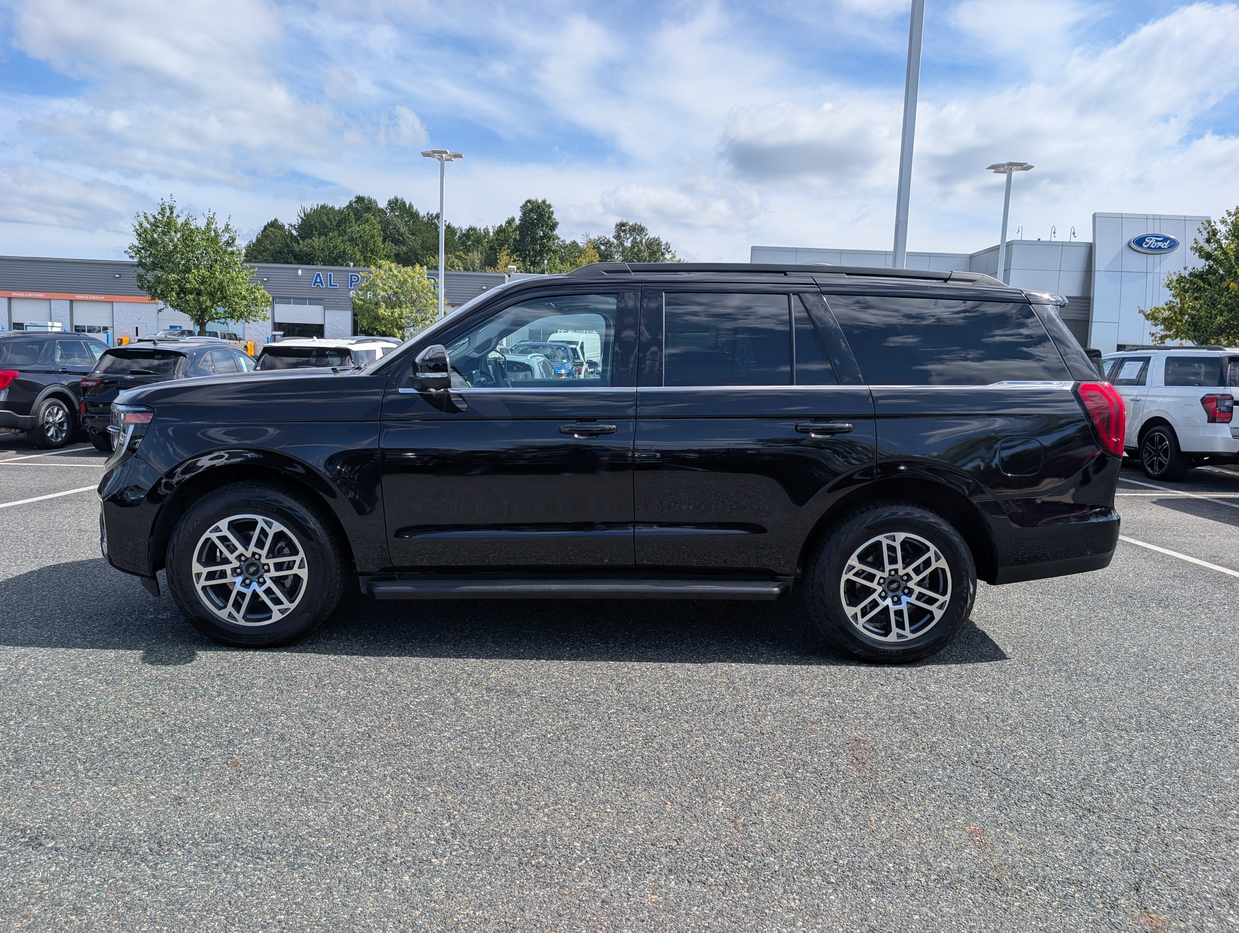 Certified 2025 Ford Expedition Active AWD/4WD image 7