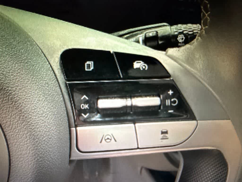 Used 2025 Hyundai Elantra SEL FWD image 17