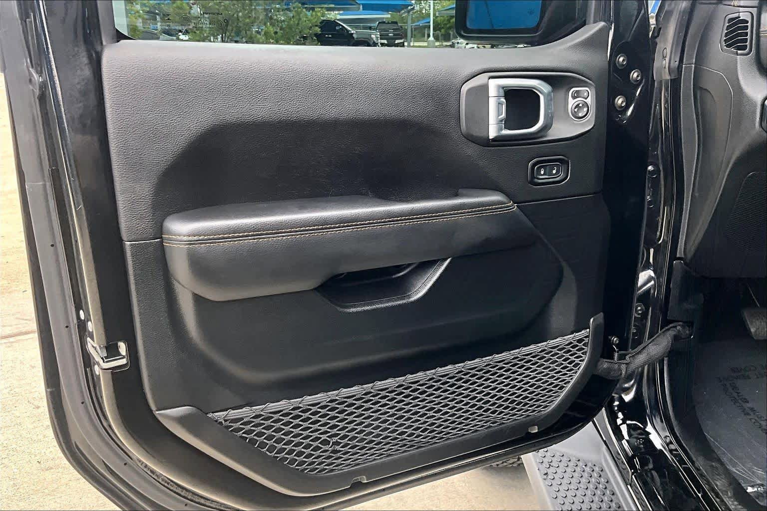 Used 2021 Jeep Wrangler Unlimited Sahara AWD/4WD image 22
