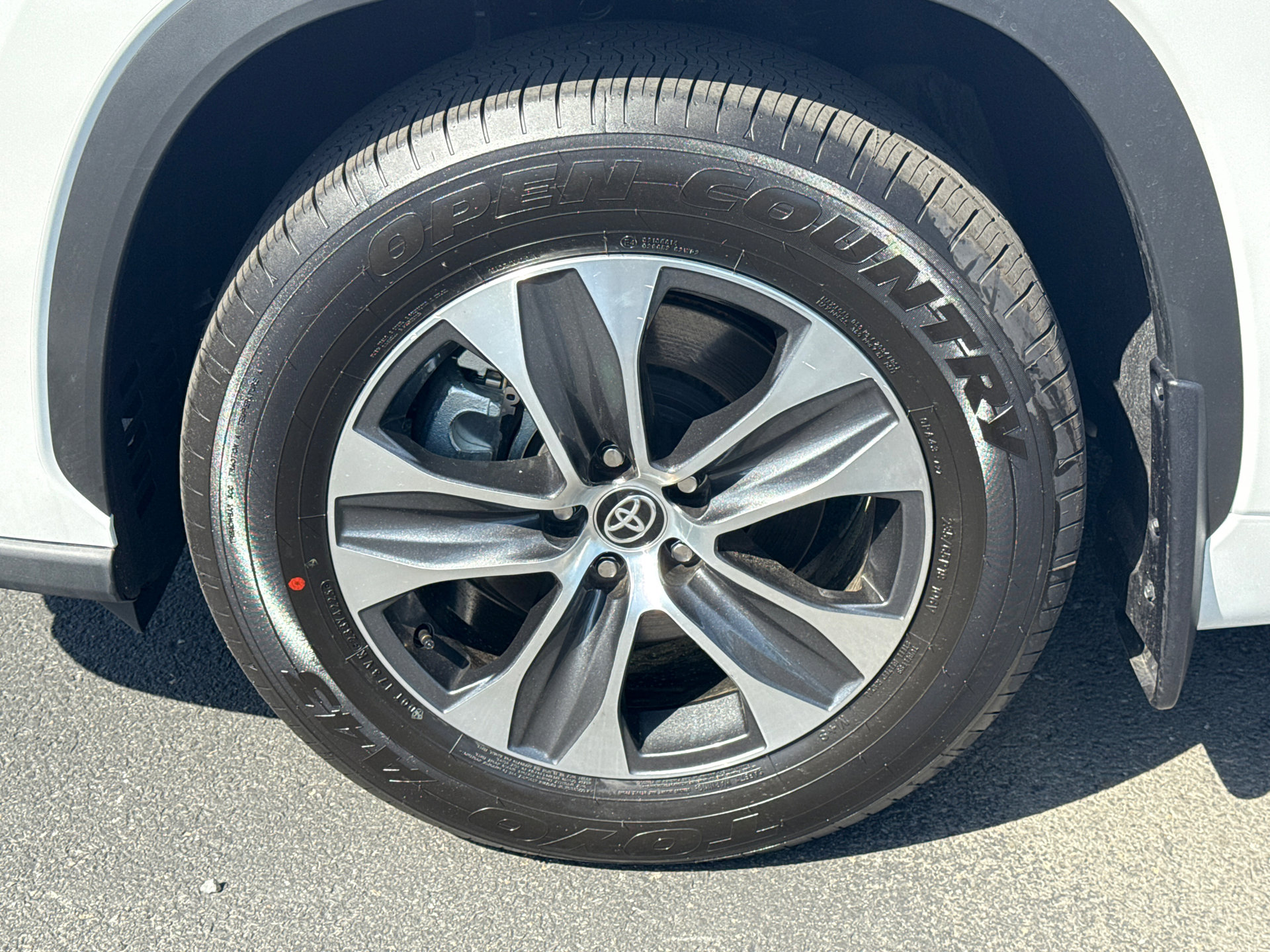 Certified 2026 Toyota Highlander XLE image 5