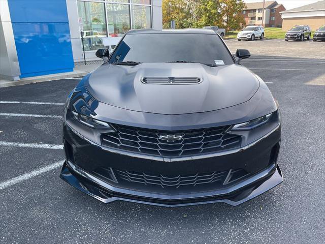 Used 2023 Chevrolet Camaro LT w/ Technology Package RWD image 2