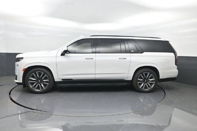 Used 2023 Cadillac Escalade ESV Sport Platinum w/ LPO, ONYX Package AWD/4WD image 3