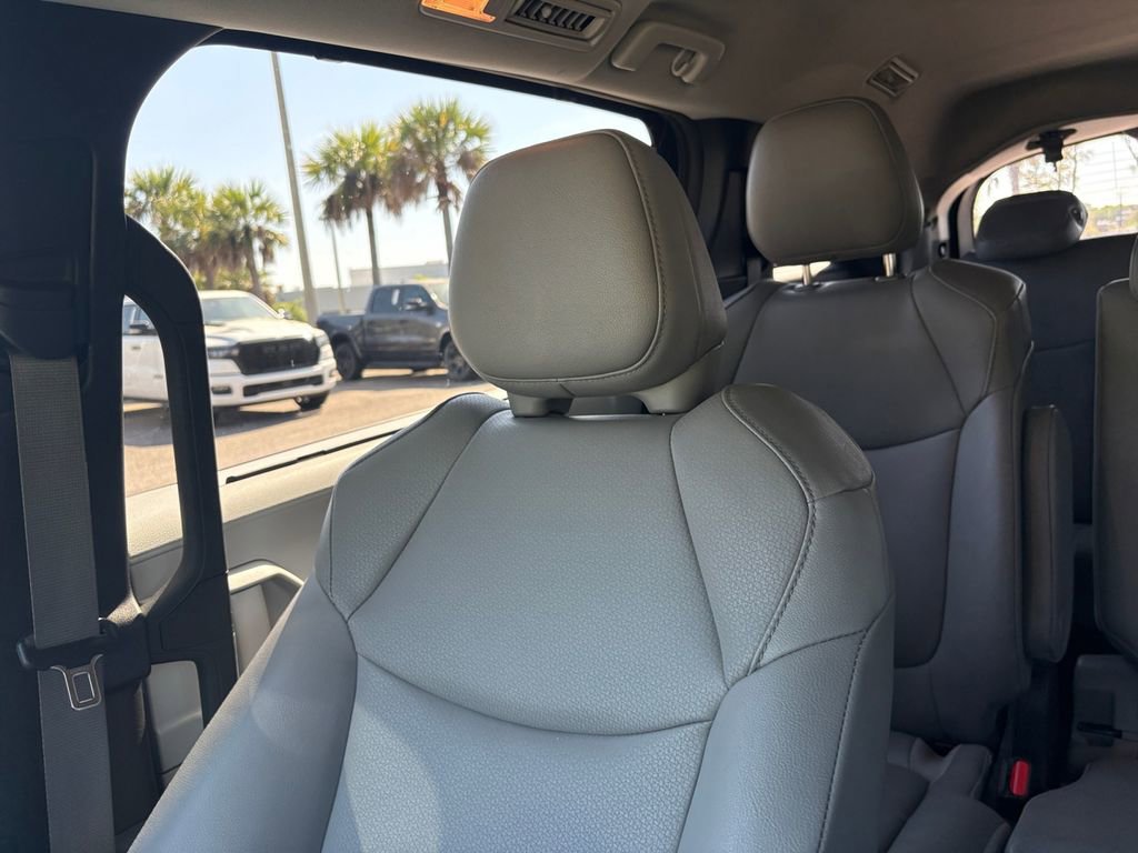 Used 2025 Toyota Sienna XLE image 15