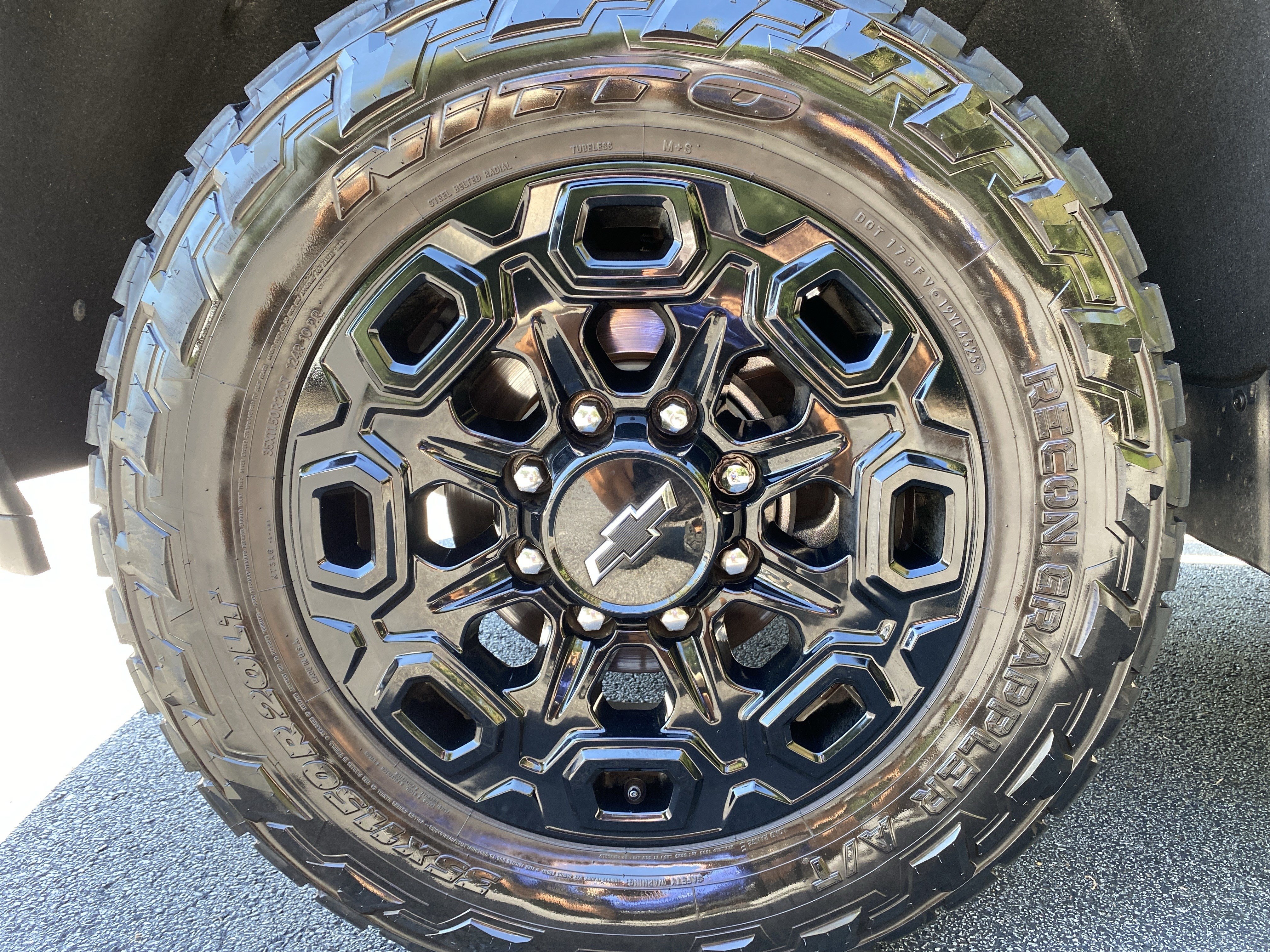 Used 2024 Chevrolet Silverado 2500 LTZ w/ LTZ Plus Package AWD/4WD image 13