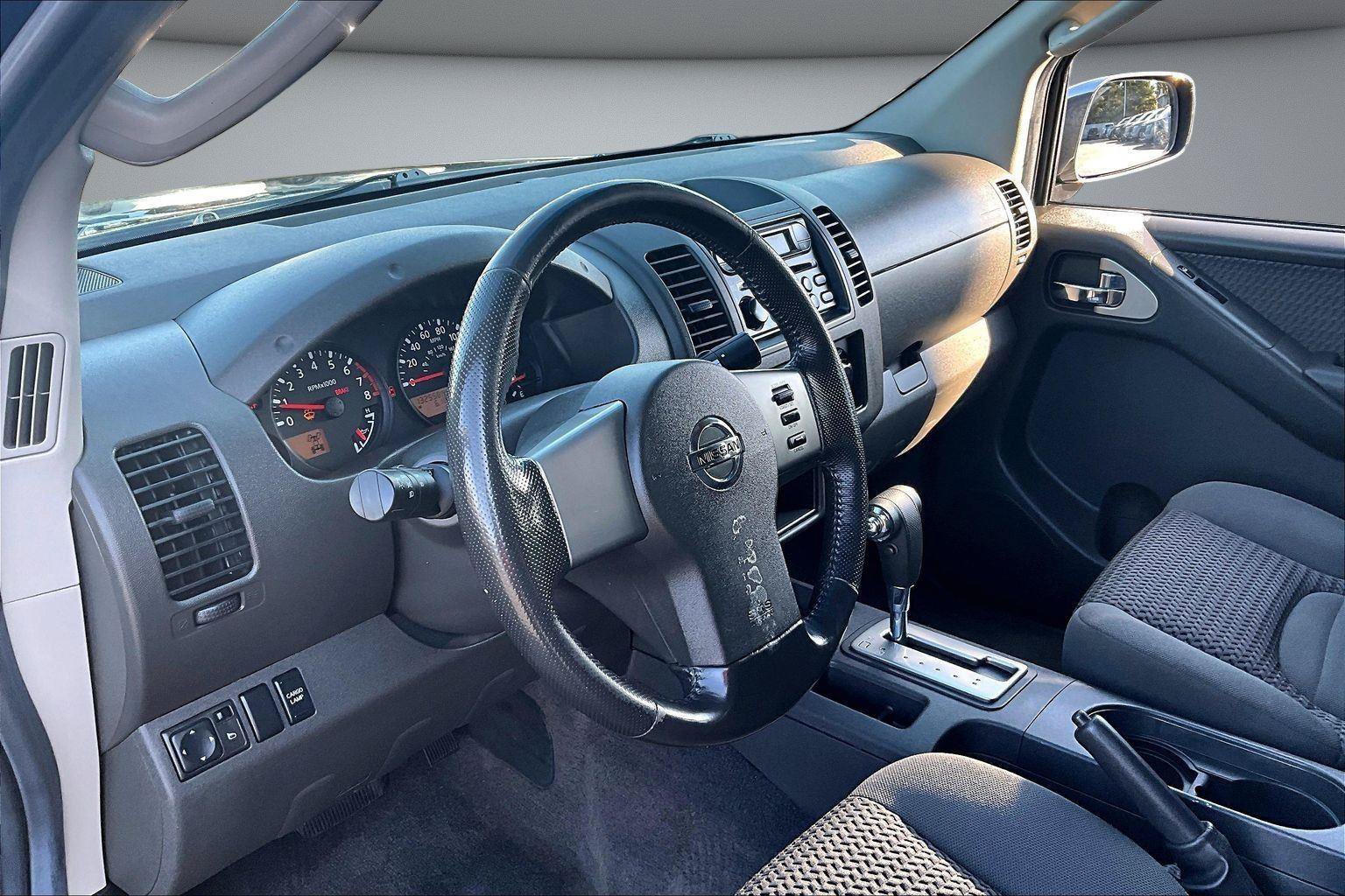 Used 2005 Nissan Frontier LE AWD/4WD image 14