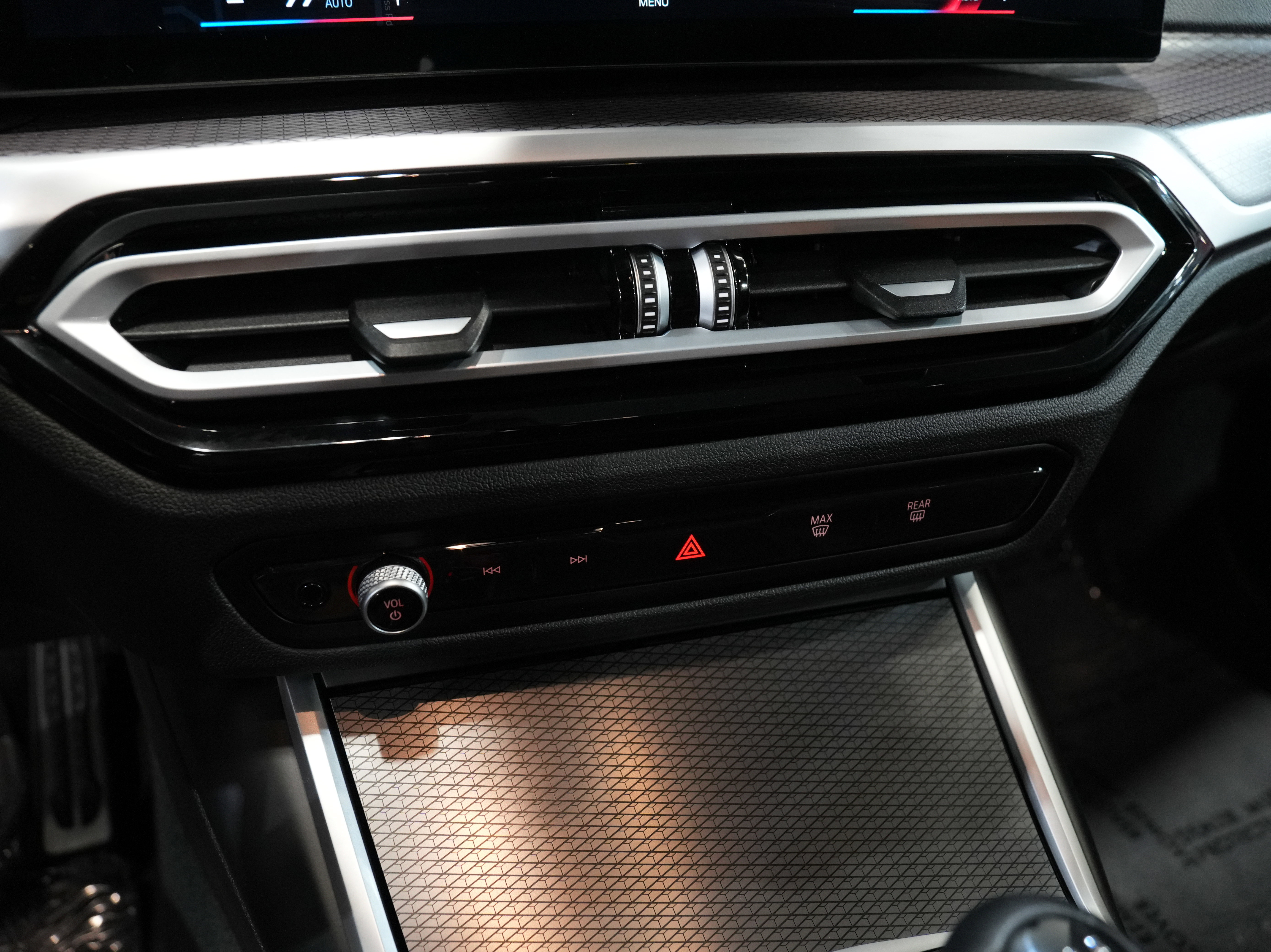 Used 2024 BMW M2 w/ Lighting Package image 40