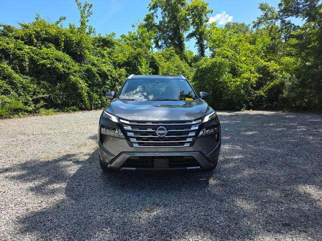 Used 2023 Nissan Rogue SV w/ SV Premium B Package FWD image 2
