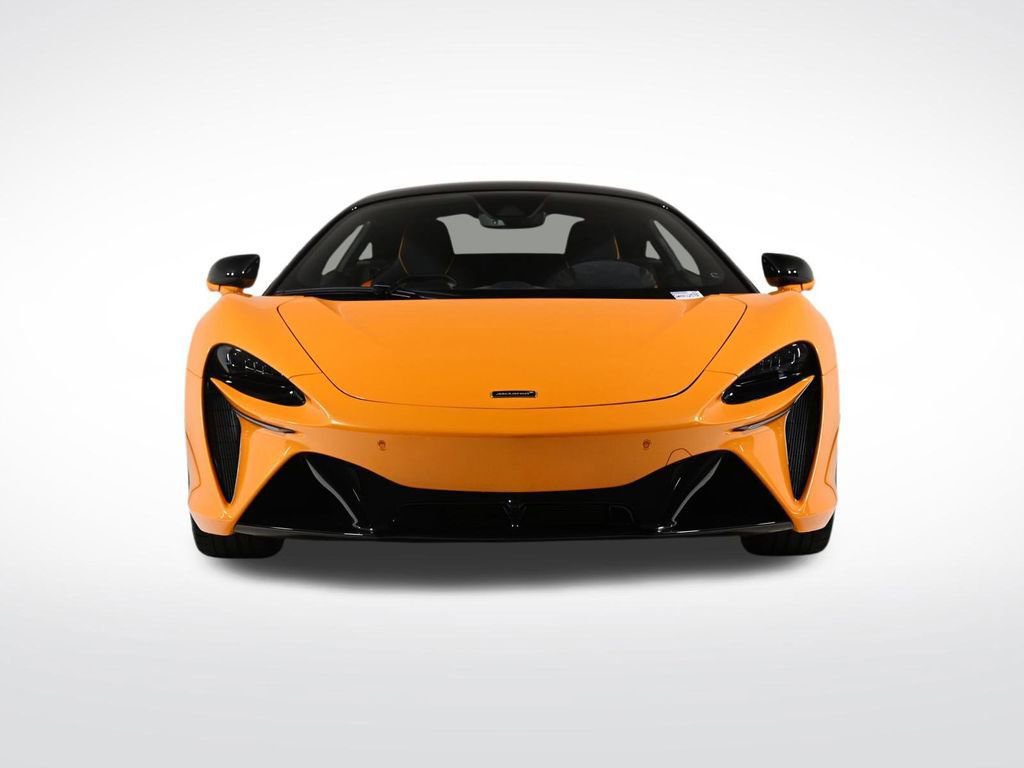 Used 2025 McLaren Artura image 8