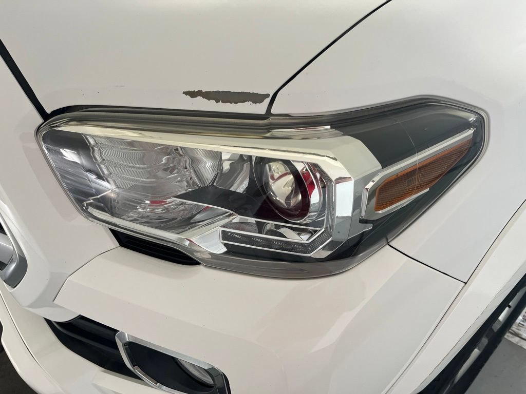 Used 2018 Toyota Tacoma Limited AWD/4WD image 35