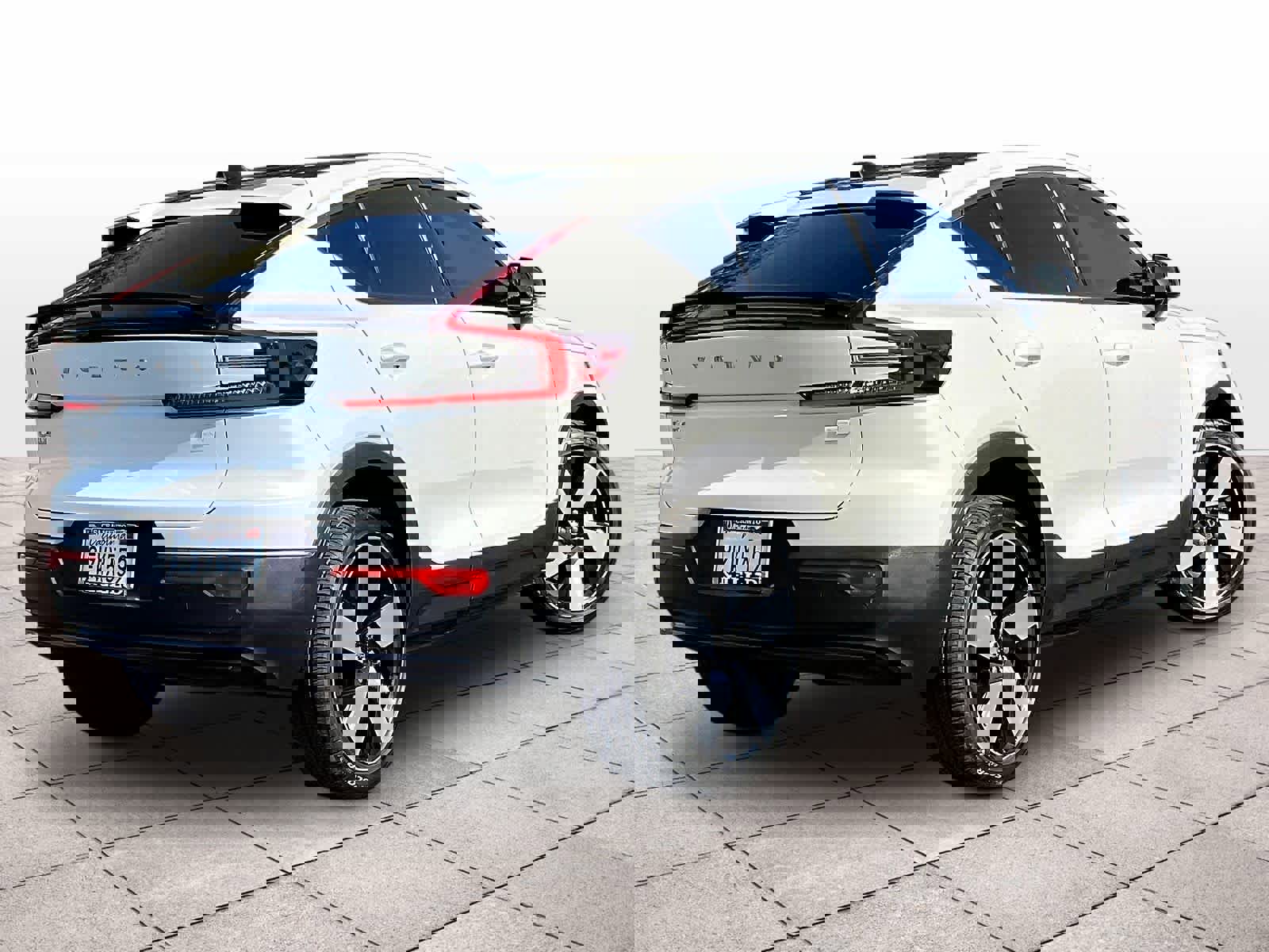 Used 2023 Volvo C40 P8 Recharge Ultimate image 15