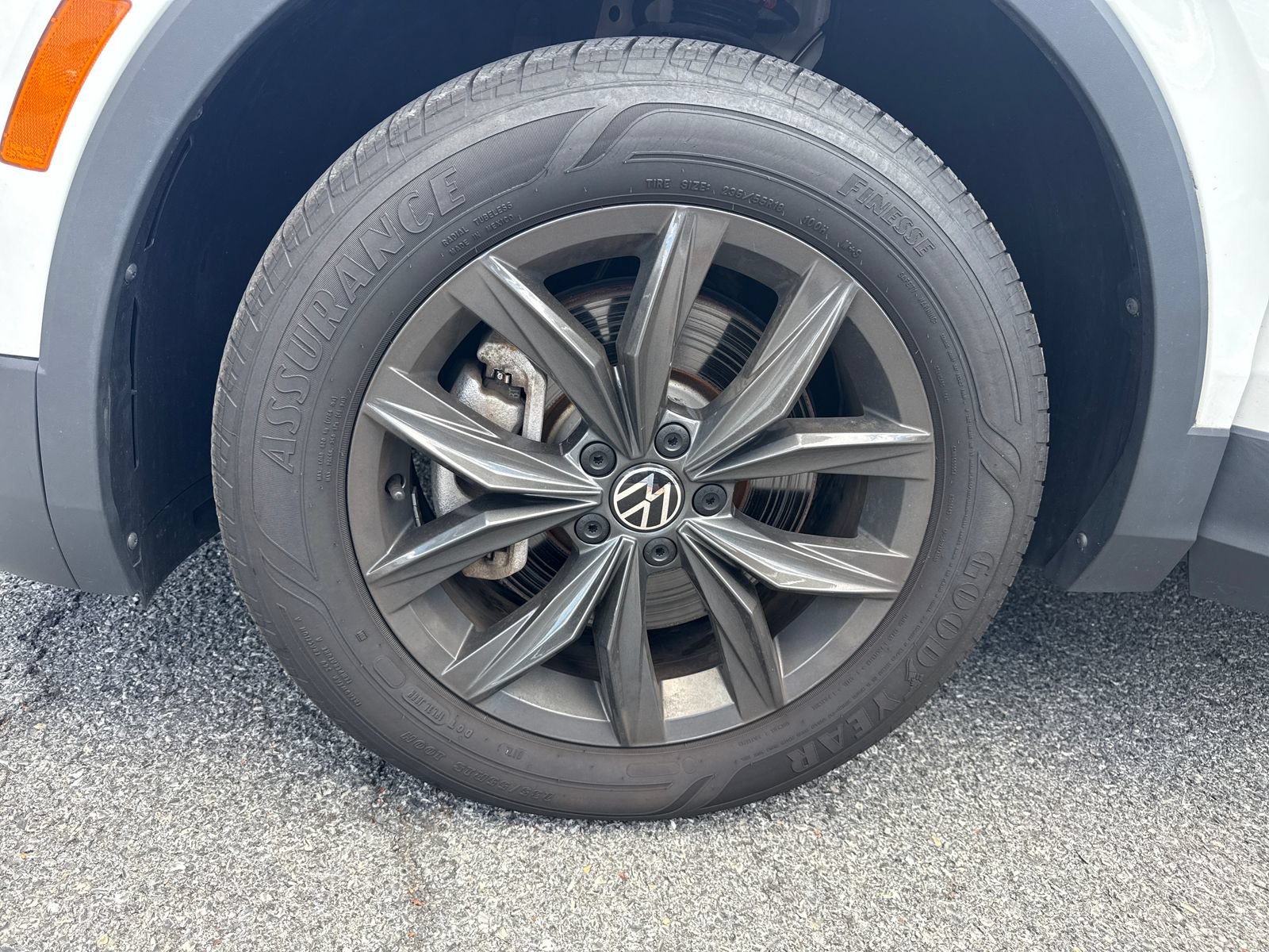 Certified 2024 Volkswagen Tiguan SE AWD/4WD image 28