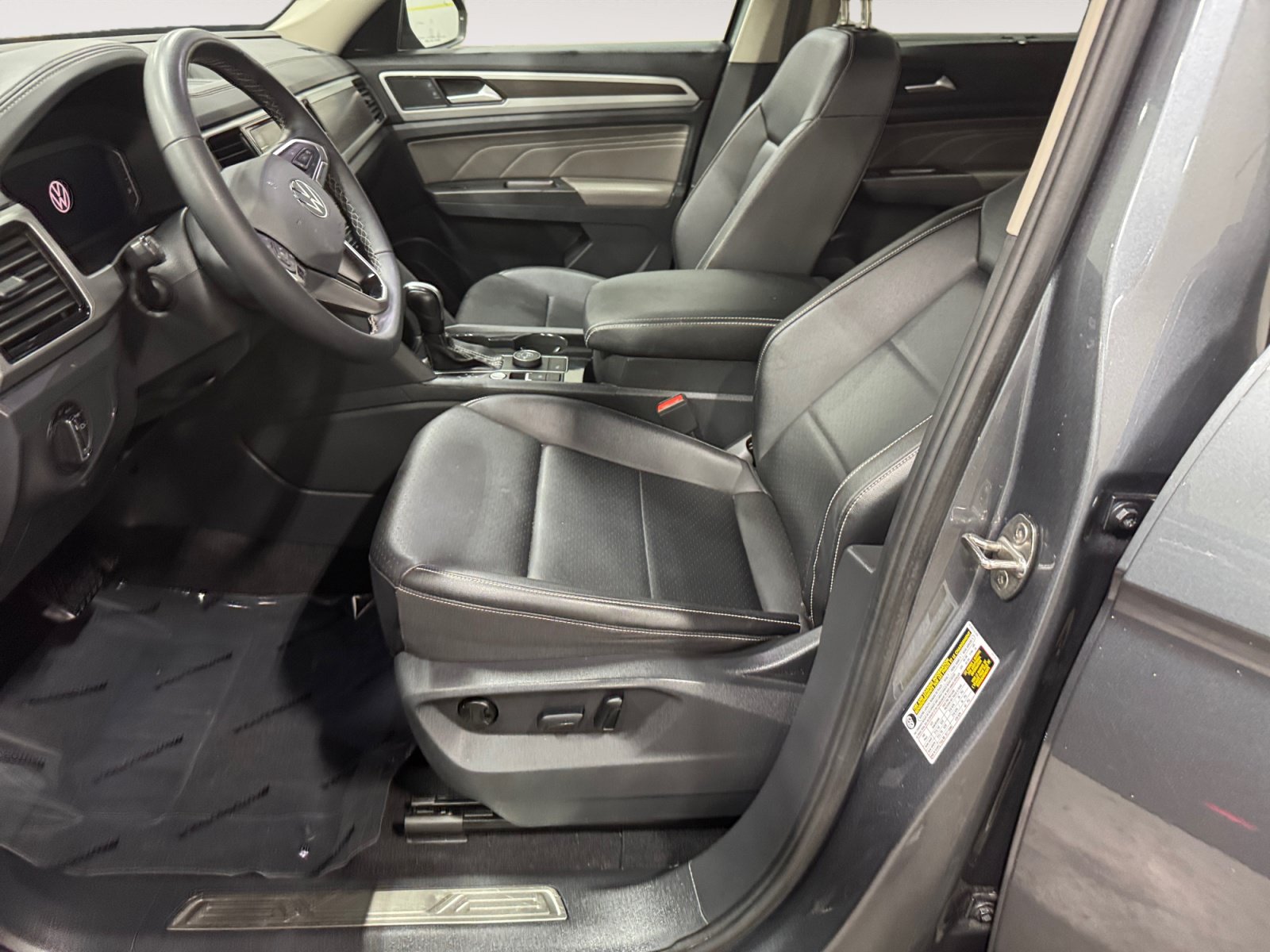 Used 2023 Volkswagen Atlas SE AWD/4WD image 9