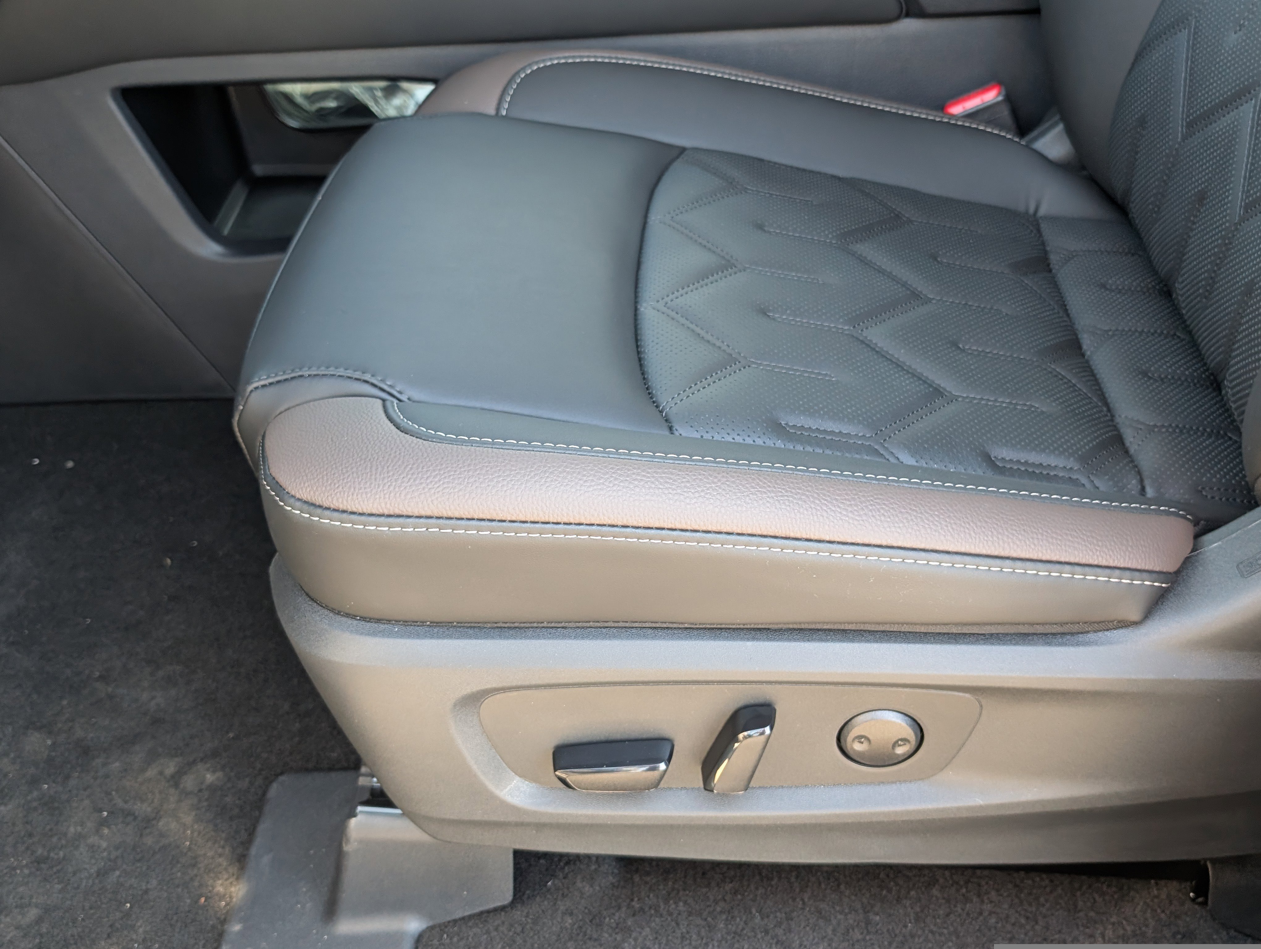 New 2026 Nissan Pathfinder Platinum FWD image 18