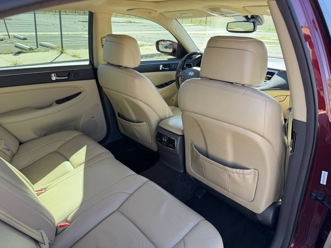 Used 2011 Hyundai Genesis 4.6 RWD image 19