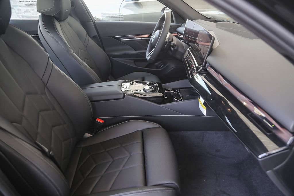 New 2027 BMW 550e xDrive AWD/4WD image 13
