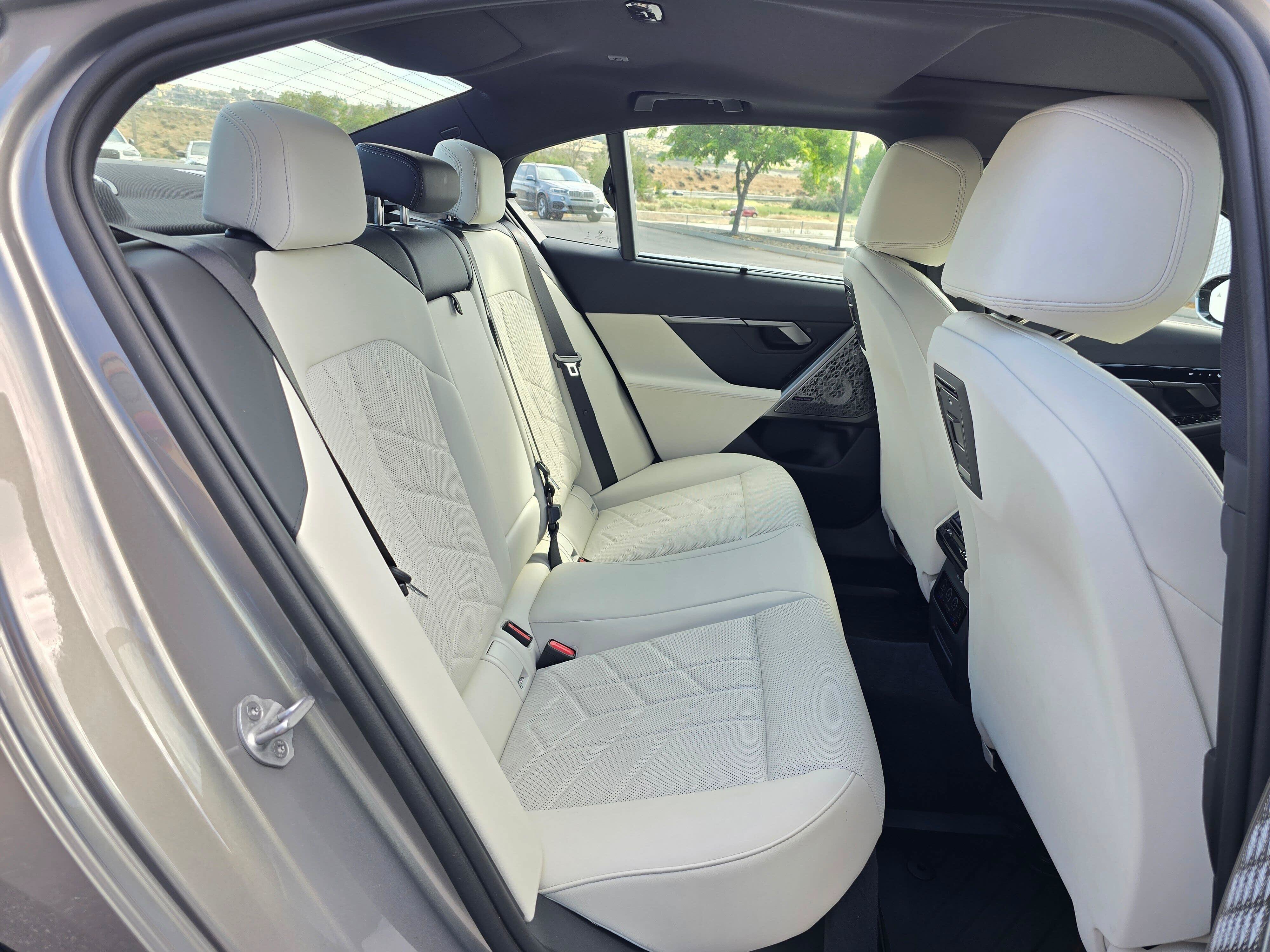 Certified 2026 BMW 530i xDrive w/ Premium Package AWD/4WD image 13