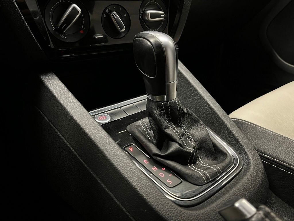Used 2017 Volkswagen Jetta Sport image 11