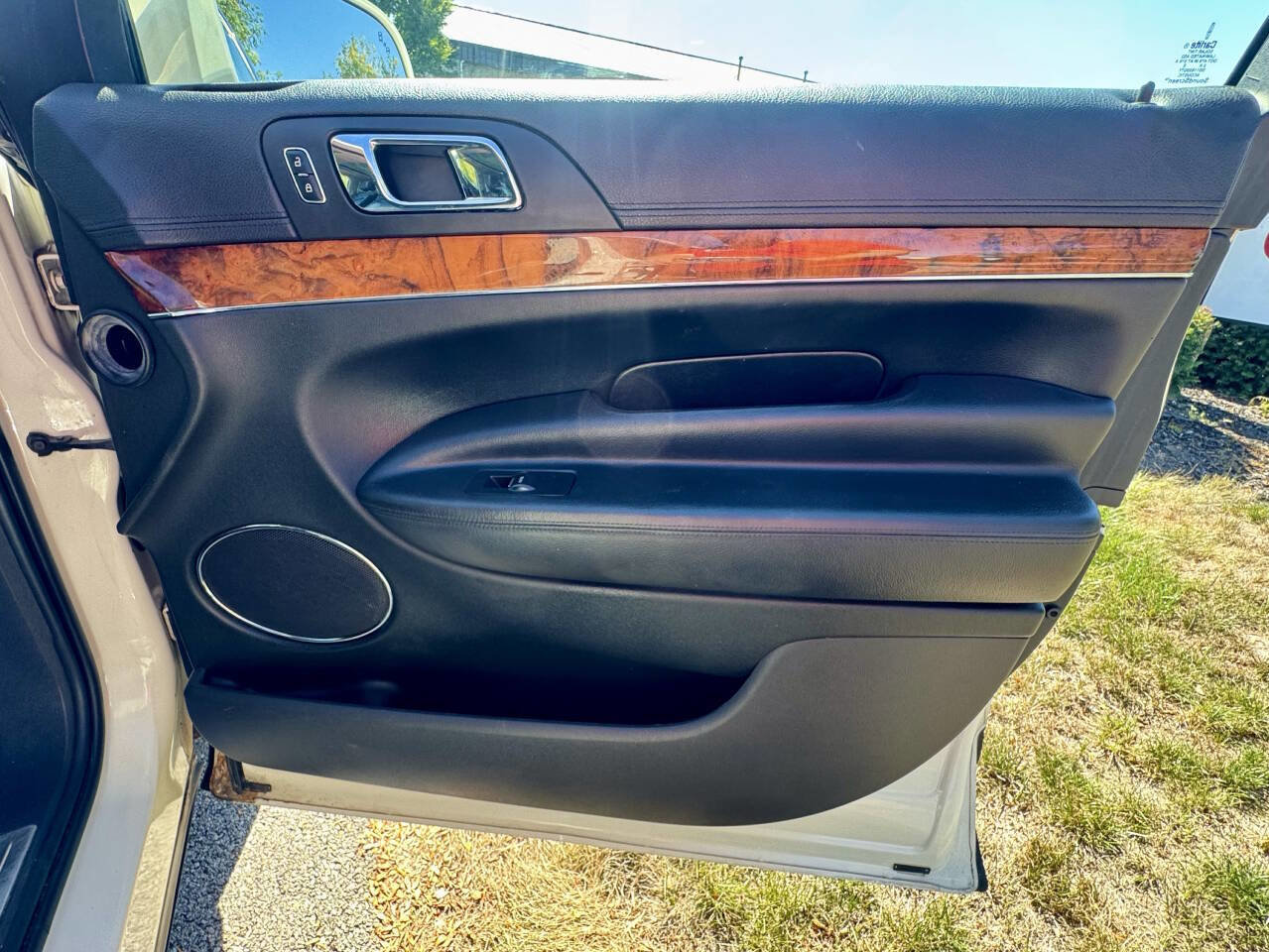 Used 2013 Lincoln MKT AWD image 33