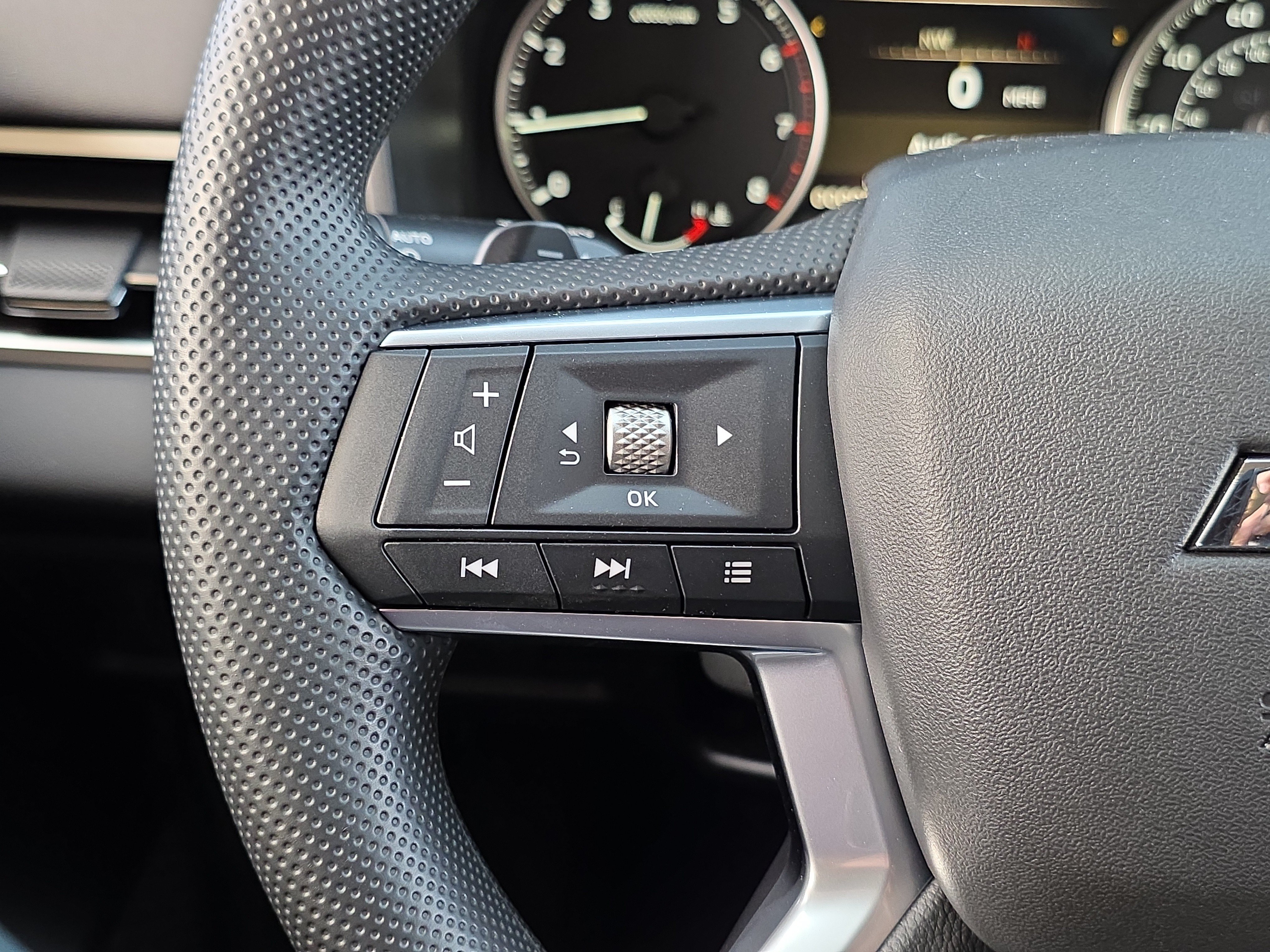 New 2026 Mitsubishi Outlander ES FWD image 16