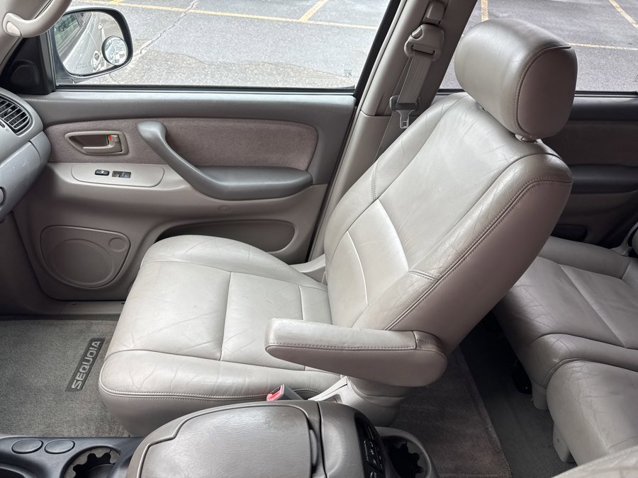 Used 2004 Toyota Sequoia SR5 AWD/4WD image 17