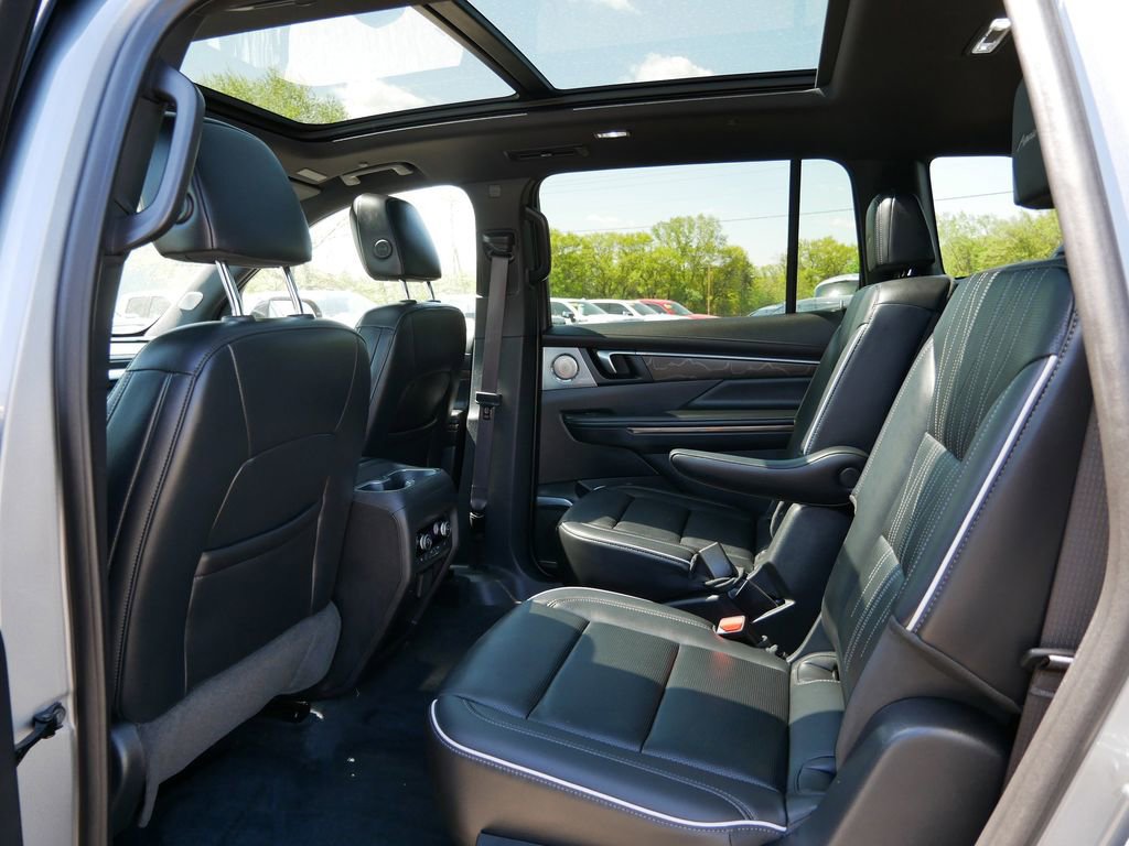 Used 2025 Buick Enclave Avenir w/ Super Cruise Package AWD/4WD image 16