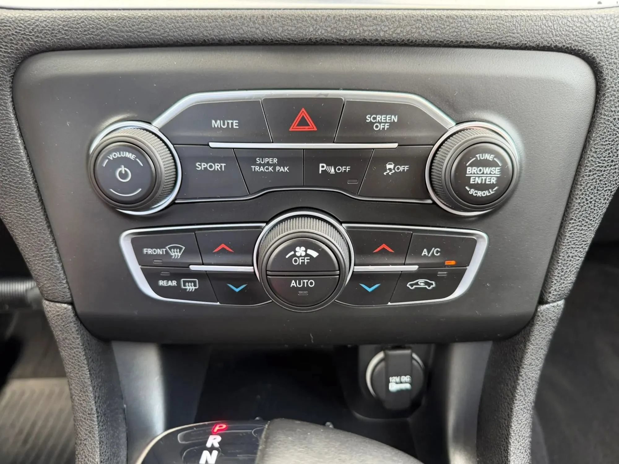 Used 2019 Dodge Charger SXT AWD/4WD image 27