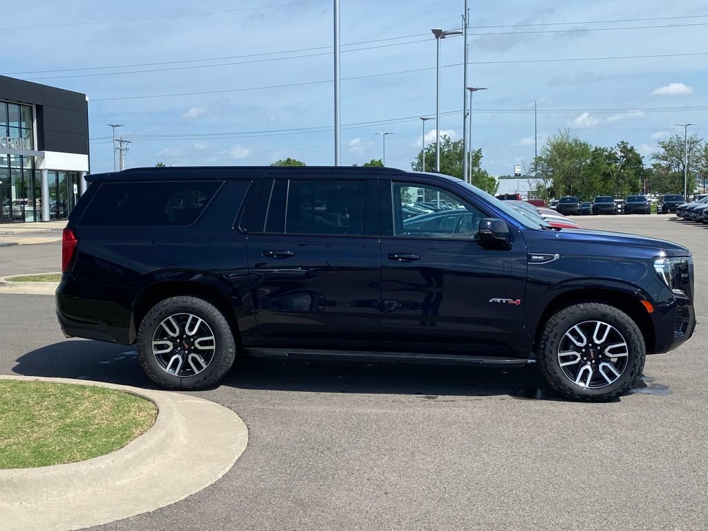 Used 2022 GMC Yukon XL AT4 AWD/4WD image 8