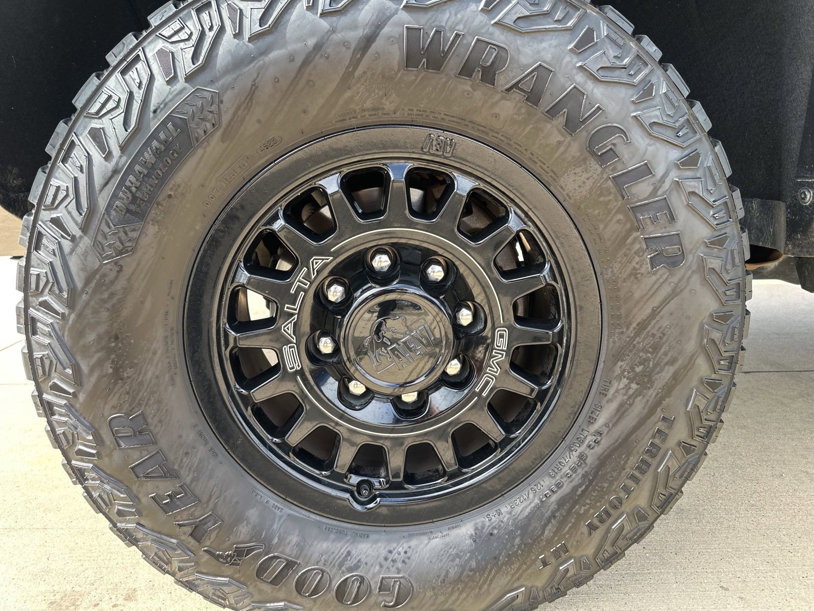 Used 2024 GMC Sierra 2500 AT4X w/ AT4X AEV Edition image 10