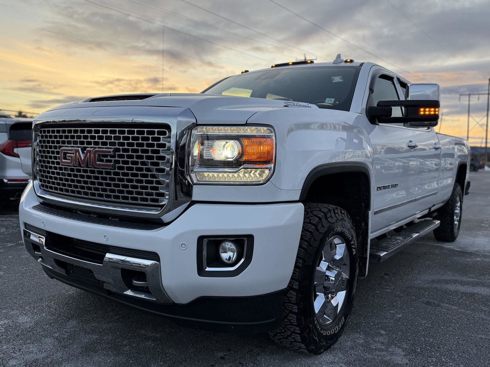Used 2017 GMC Sierra 3500 Denali w/ Duramax Plus Package image 9