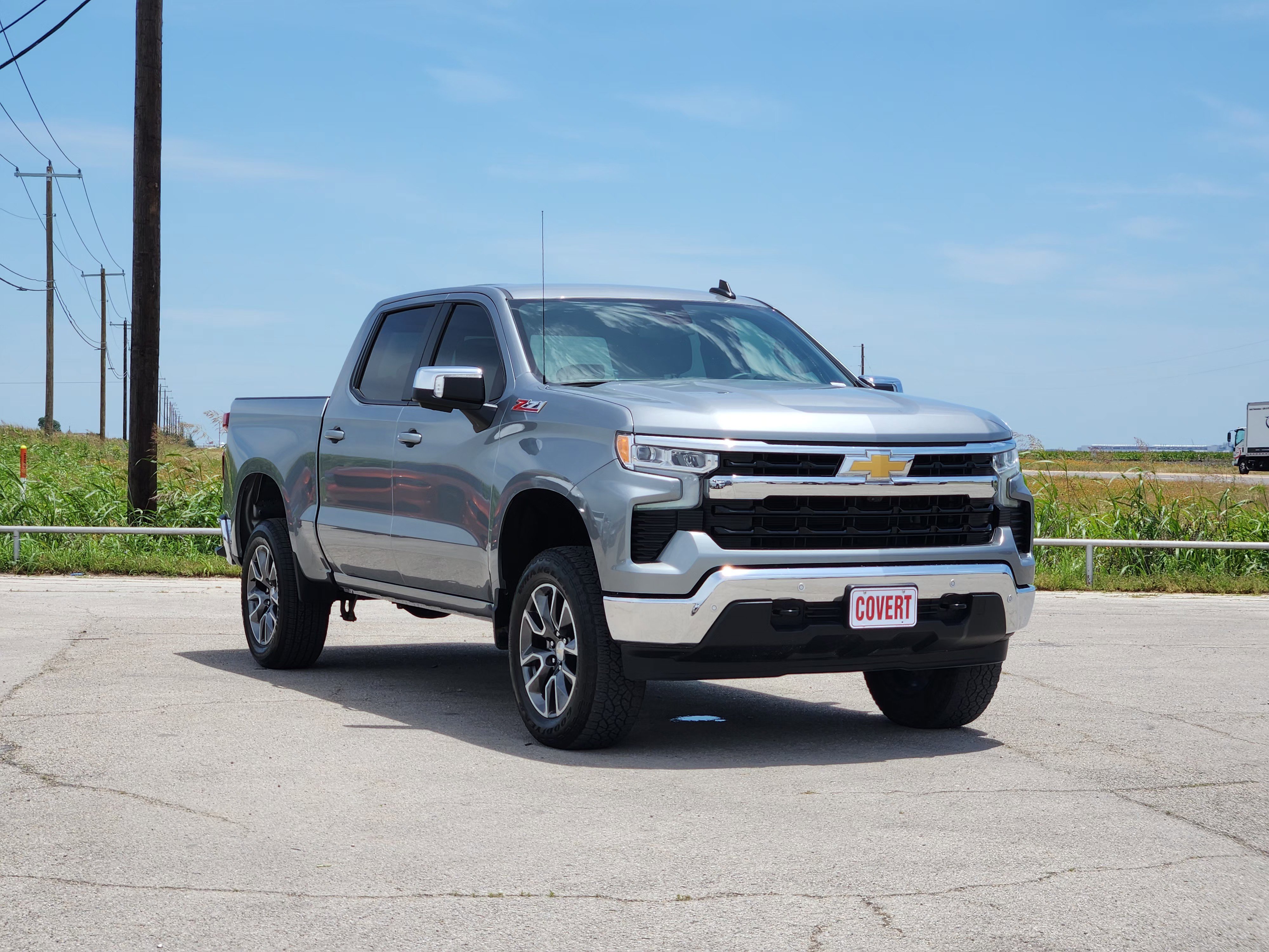 Used 2024 Chevrolet Silverado 1500 LT w/ Z71 Off-Road Package AWD/4WD image 3