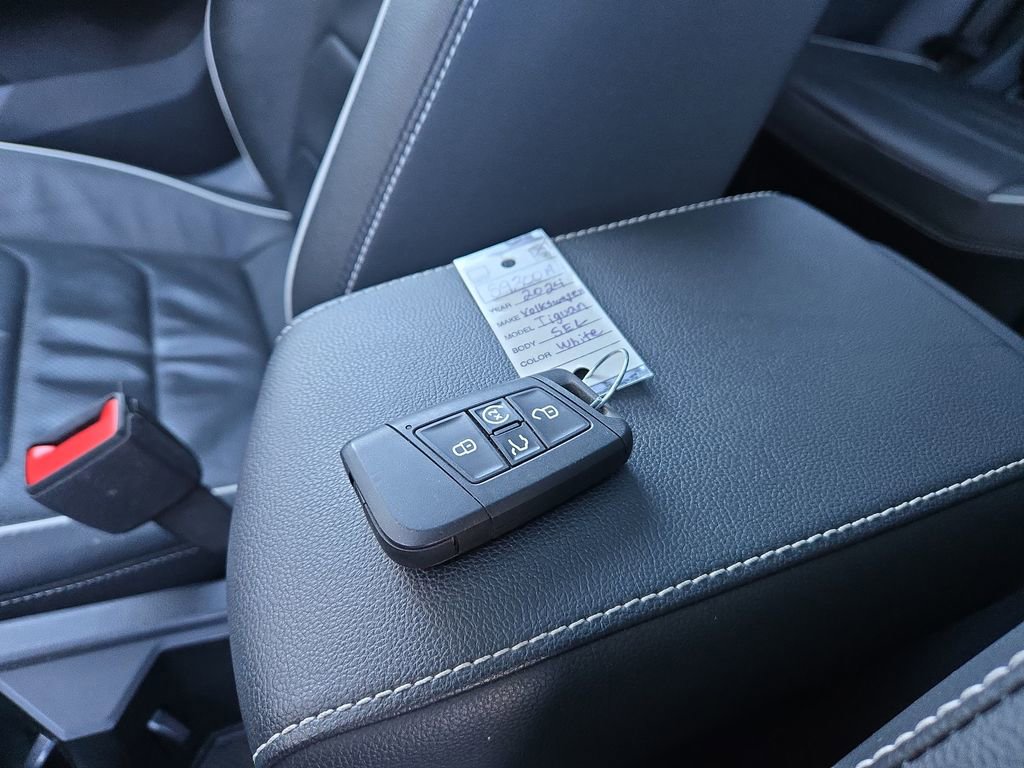 Used 2024 Volkswagen Tiguan SEL R-Line image 30