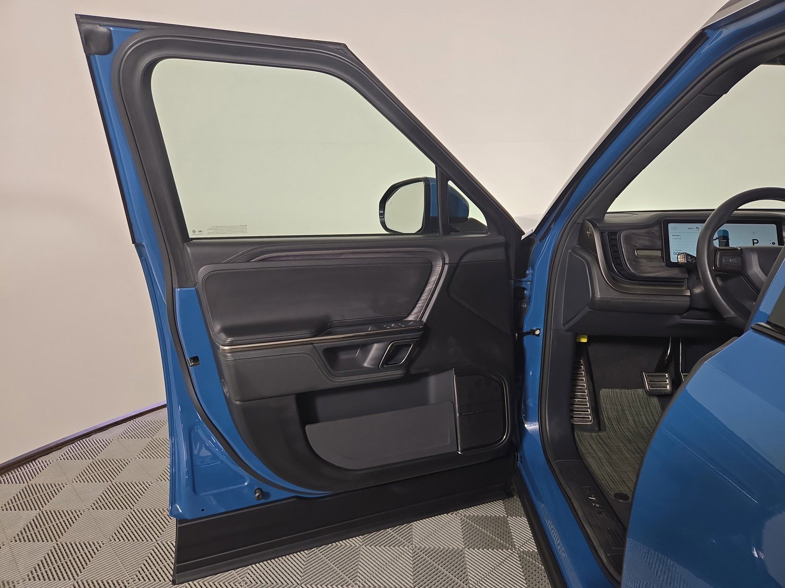 Used 2022 Rivian R1S Launch Edition image 16