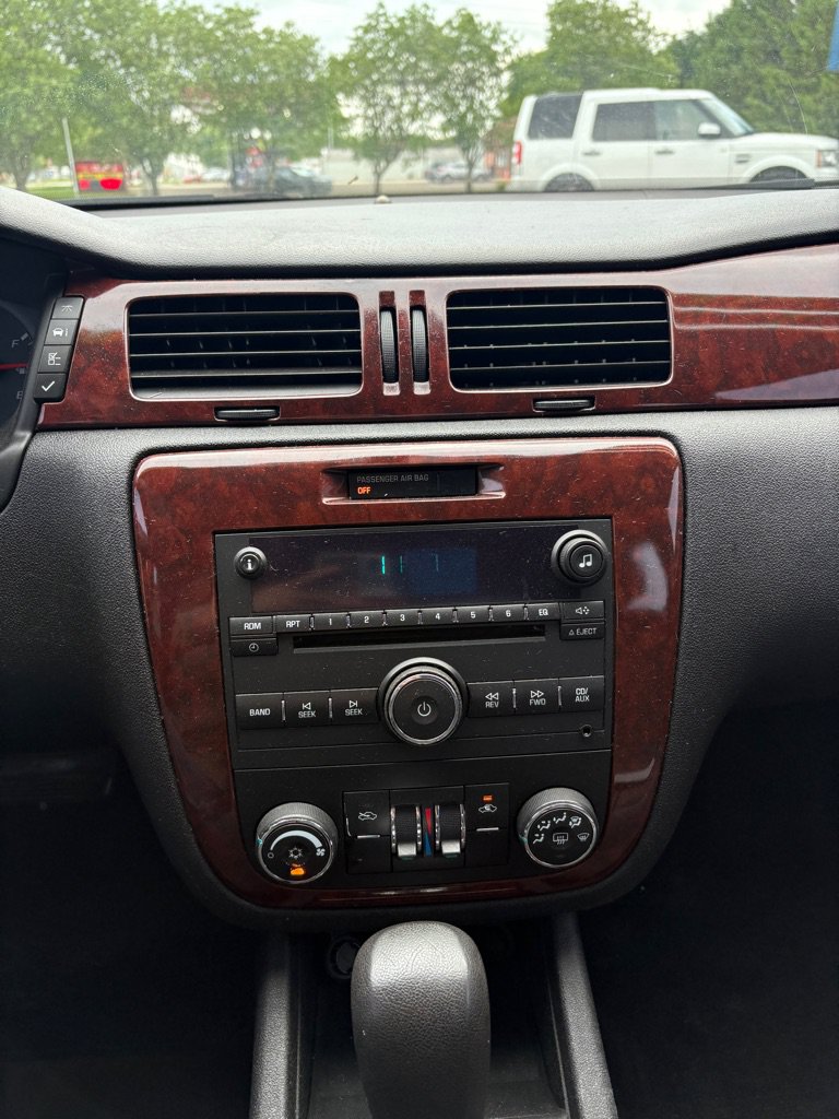 Used 2009 Chevrolet Impala LS FWD image 17