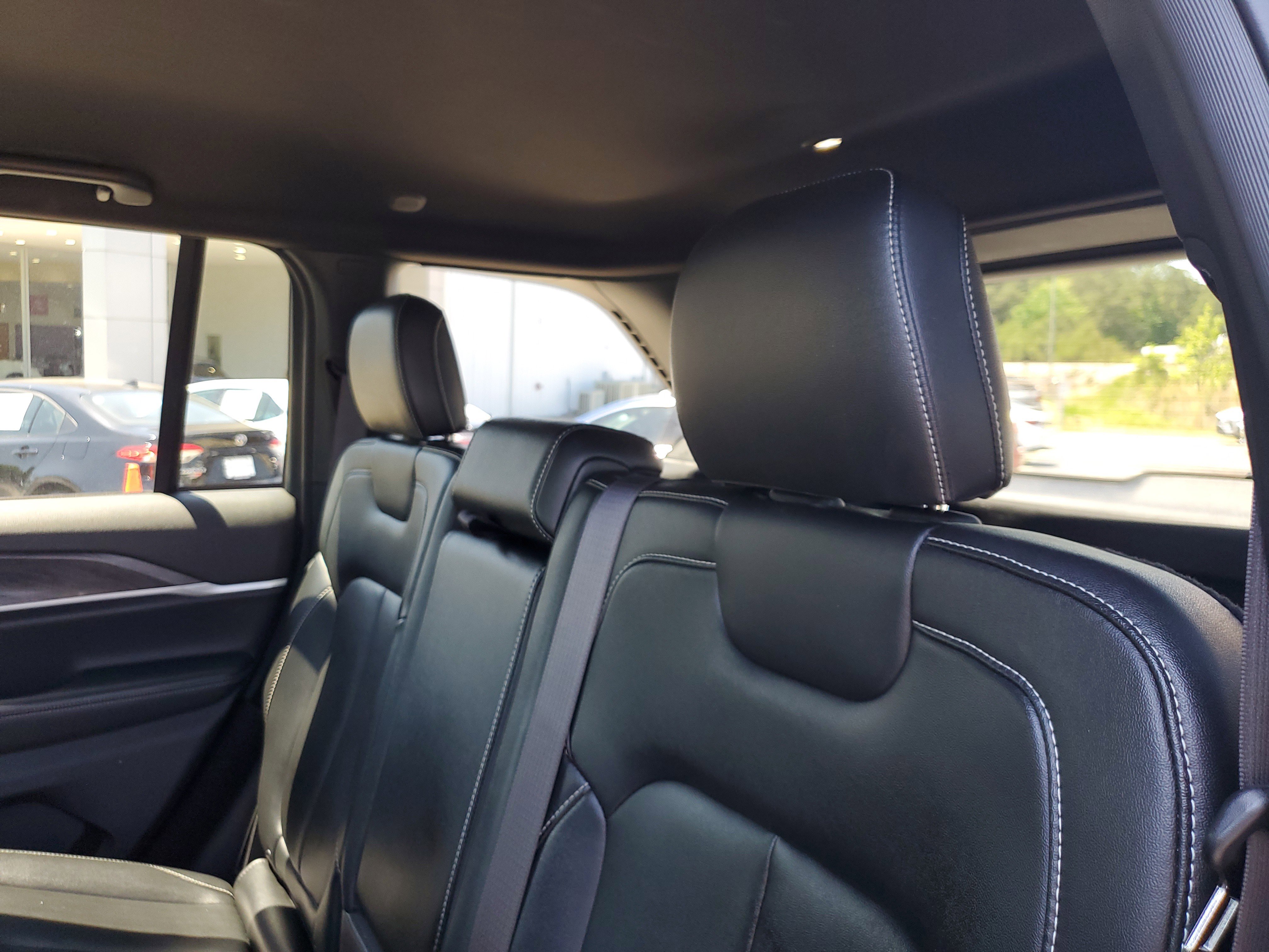 Used 2024 Jeep Grand Cherokee Limited AWD/4WD image 9