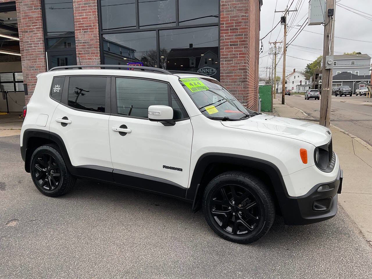 Used 2018 Jeep Renegade Altitude image 2