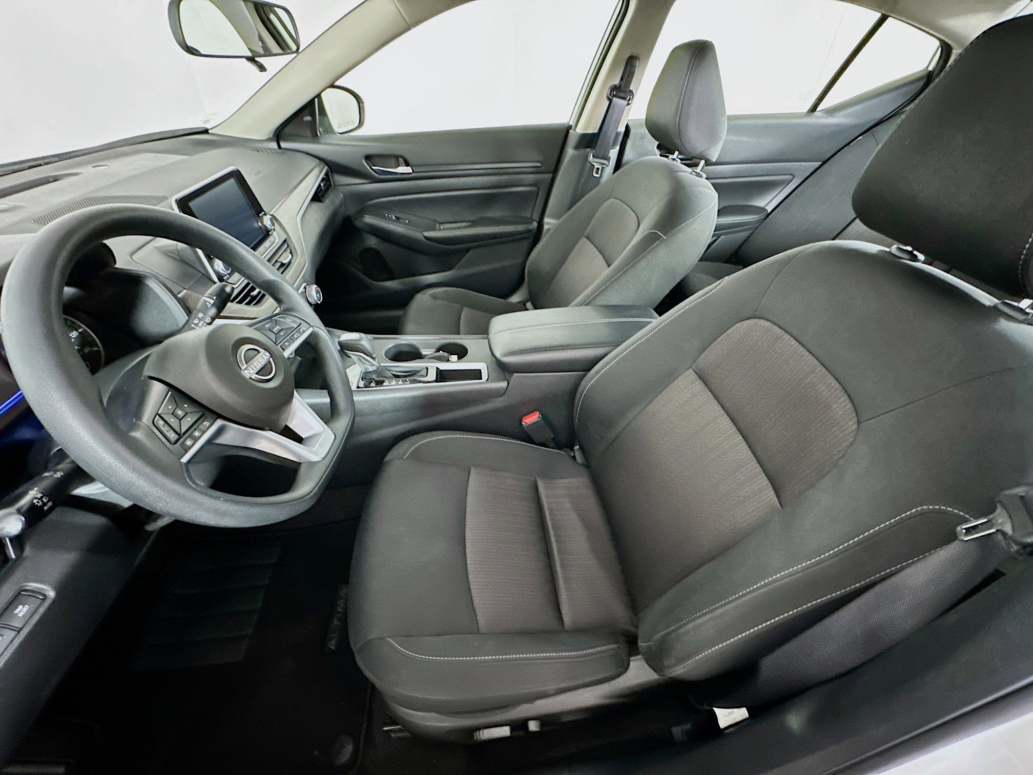 Used 2025 Nissan Altima 2.5 SV image 13