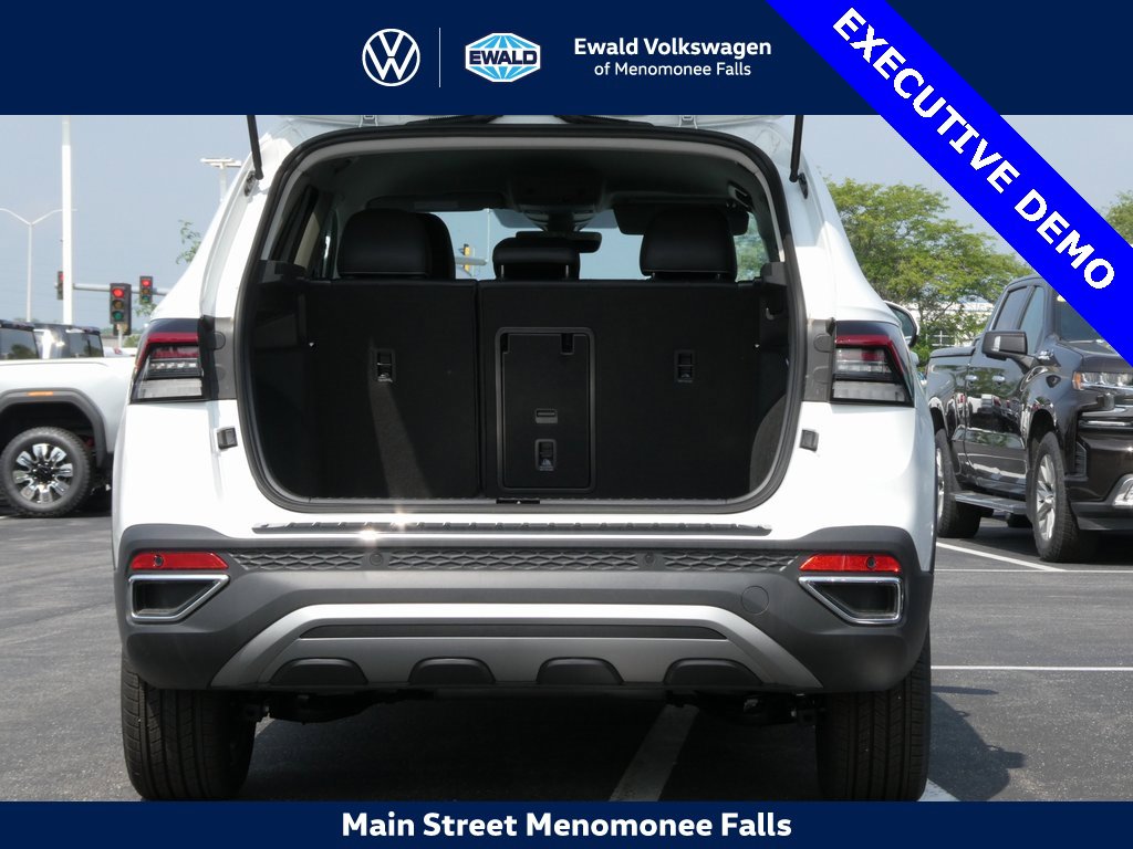 New 2025 Volkswagen Taos SE image 24