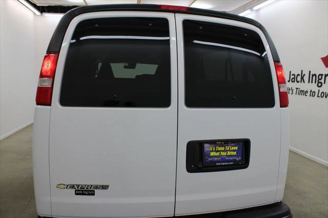 Used 2025 Chevrolet Express 3500 LT w/ LT Preferred Equipment Group RWD image 4