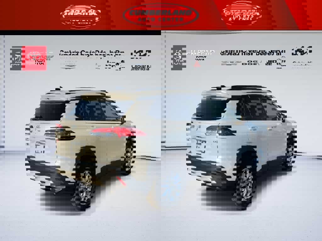 Used 2025 Toyota Corolla Cross LE image 8