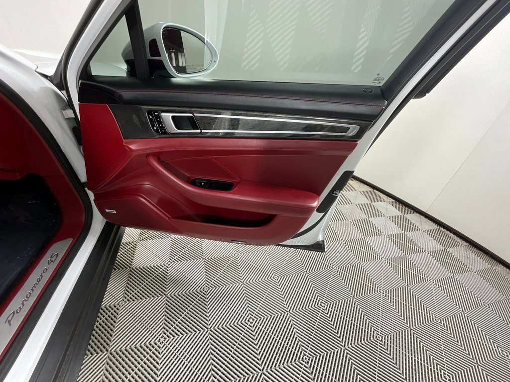 Used 2017 Porsche Panamera 4S image 22