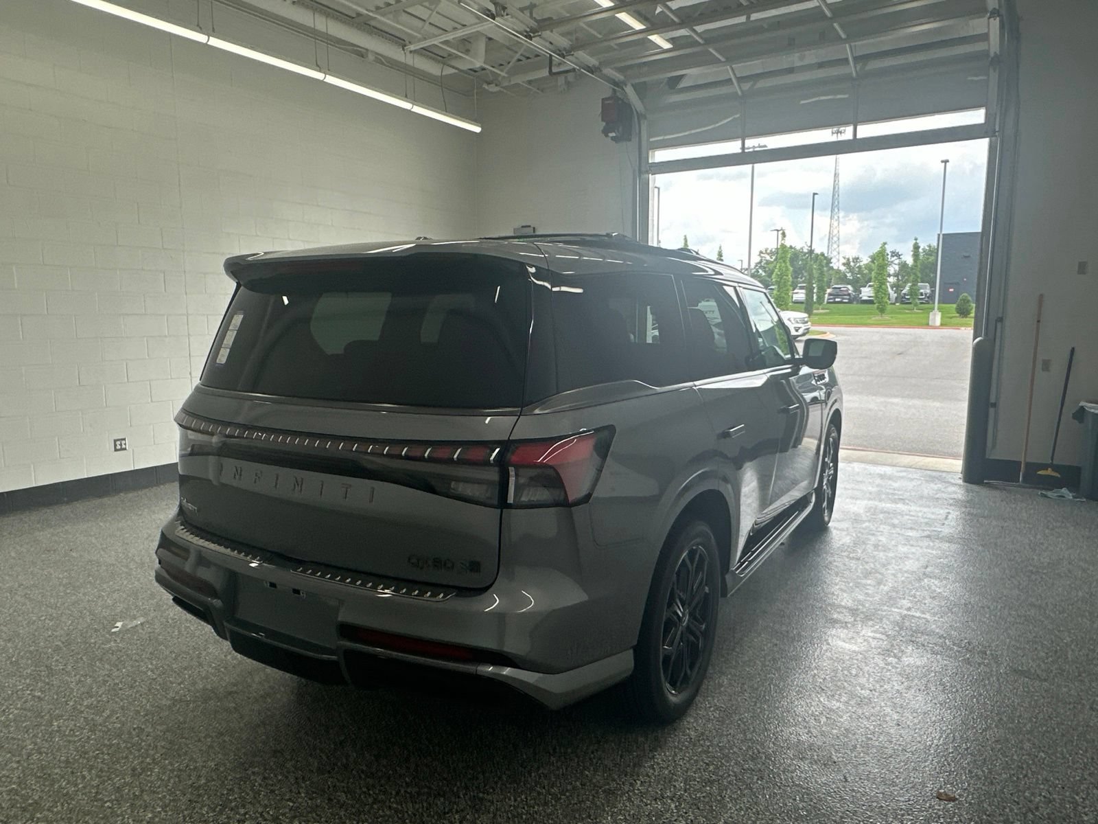 New 2027 INFINITI QX80 Sensory w/ Sport Exterior Package AWD/4WD image 3
