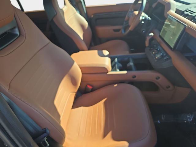 Used 2025 Land Rover Defender 110 image 12