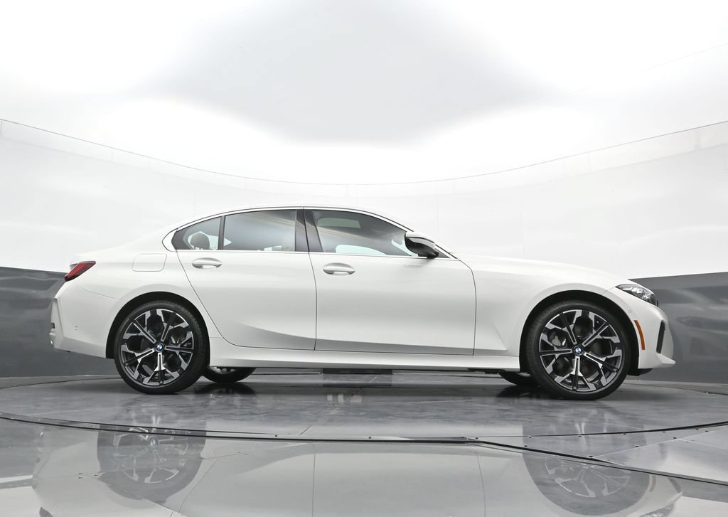 New 2026 BMW 330i xDrive Sedan w/ Convenience Package AWD/4WD image 27