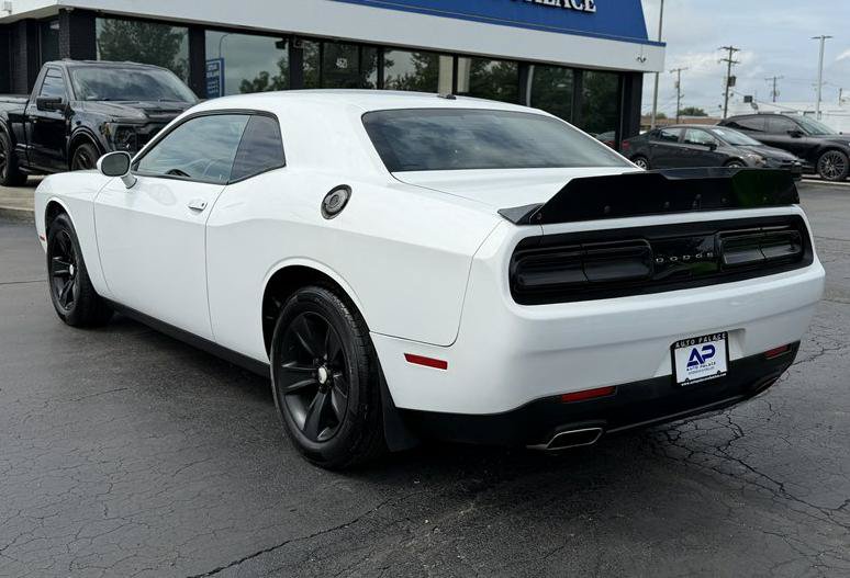 Used 2018 Dodge Challenger SXT RWD image 4