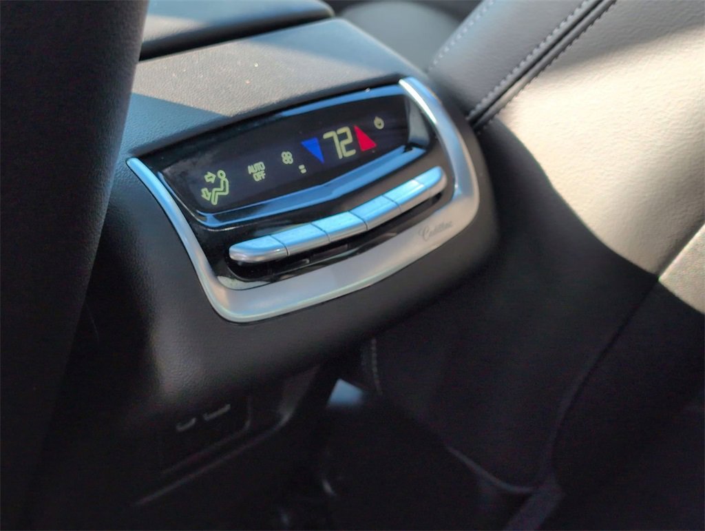 Used 2025 Cadillac XT6 Luxury image 25